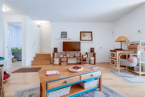 apt-43-11138 Aqua Vista St, Studio City, CA, 91602-3183 | Card Image