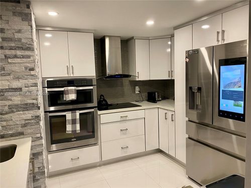 12j-555 Ne 15th St, Miami, FL, 33132-1431 | Card Image
