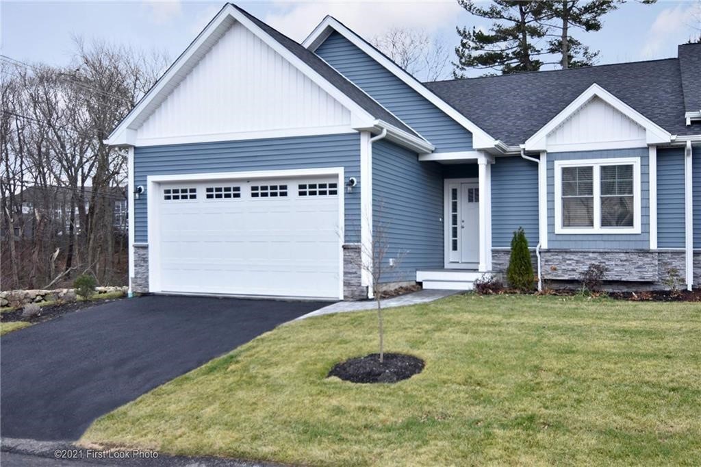 Stonebridge Ln, East Greenwich, RI 02818