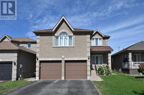 149 Raymond Cres, Barrie, ON, L4N0V7 | Card Image