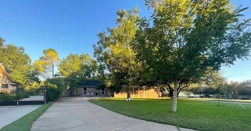 261 Timberlake Dr, Azle, TX, 76020-4041 | Card Image