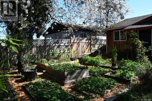 1911 19th Ave, Campbell River, BC, V9W4M8 | Card Image