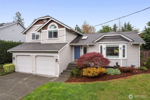 7918 115th Ave Se, Newcastle, WA, 98056-1631 | Card Image