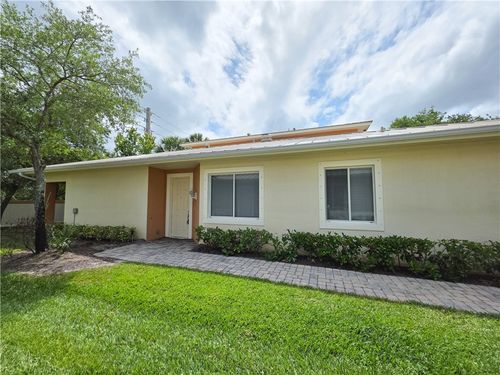 2565 Langrove Ln Sw, Vero Beach, FL, 32962-4213 | Card Image