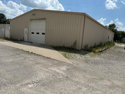 21525 Maple Cir, Peculiar, MO, 64078 | Card Image
