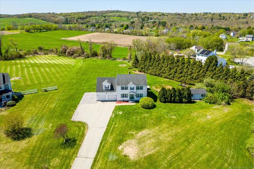 6 Margaret Cir, Pomfret Center, CT, 06259-1245 | Card Image