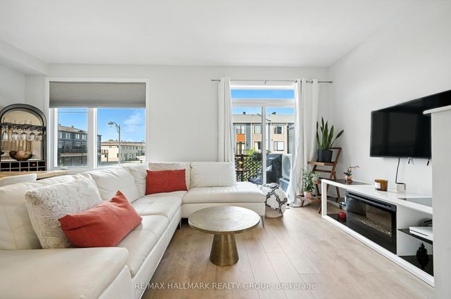 702 Confluence Walk, House attached with 2 bedrooms, 2 bathrooms and 1 parking in Ottawa ON | Image 8