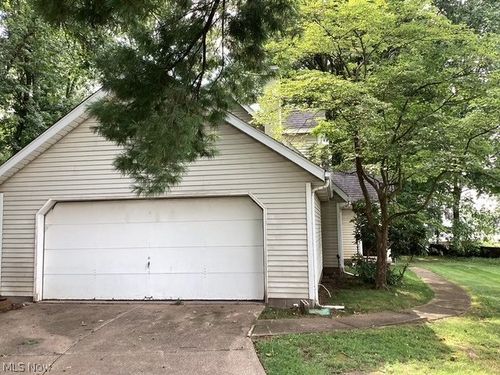 9524 Lasalle Ln, Mentor, OH, 44060-4550 | Card Image