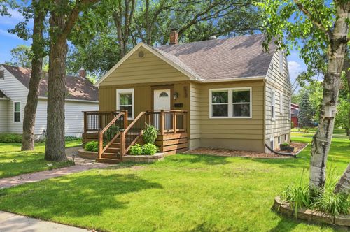 323 Sherman St, Detroit Lakes, MN, 56501-3636 | Card Image
