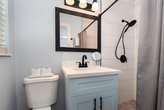 Primary Bedroom with En-Suite Bathroom | Image 20