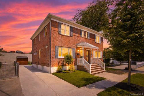 20309 48th Ave, Oakland Gardens, NY, 11364-1024 | Card Image