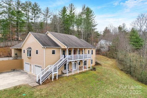 24 Lamplighter Ln, Weaverville, NC, 28787-6604 | Card Image