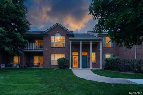 3203 Chesapeake Cir, Commerce Twp, MI, 48390-2998 | Card Image