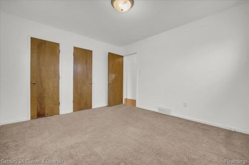 18616 Koester St, Riverview, MI, 48193-7421 | Card Image