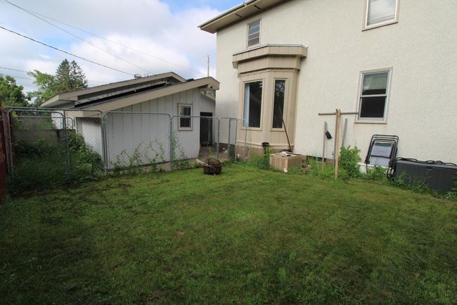 Dining Room Bay Window overlooks side yard | Image 36