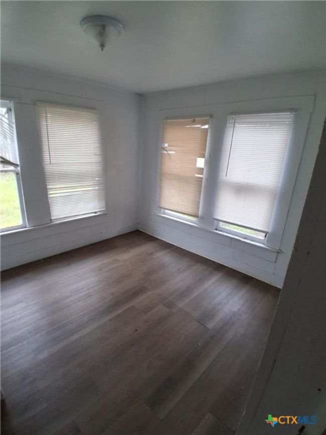 1206 W 7 Th St, House other with 3 bedrooms, 1 bathrooms and null parking in Cameron TX | Image 11