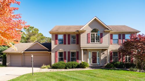 52124 N Lakeshore Dr, Granger, IN, 46530-7847 | Card Image