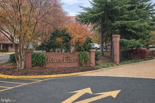 703-1121 Arlington Blvd, ARLINGTON, VA, 22209-3227 | Card Image
