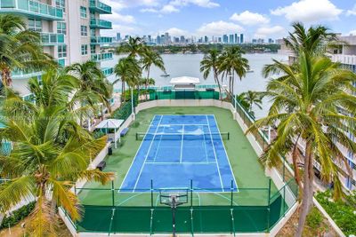 2710 - 650 West Ave, Condo with 2 bedrooms, 2 bathrooms and null parking in Miami Beach FL | Image 2