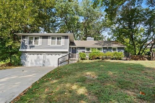 7104 N Baltimore Ave, Gladstone, MO, 64118-2419 | Card Image