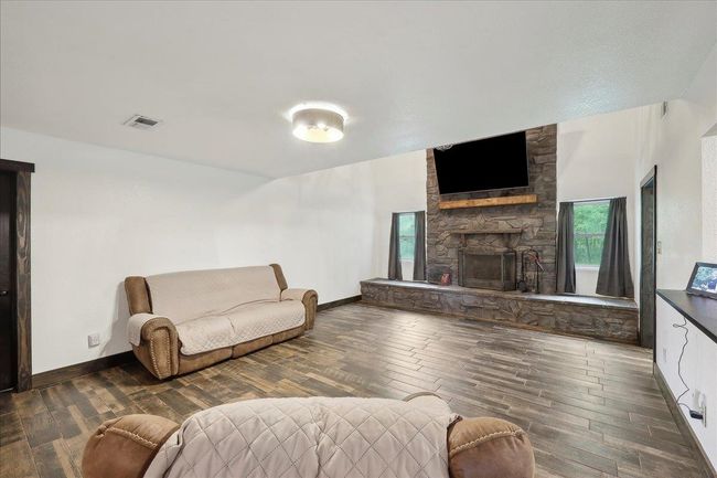 1185 Pinecrest, House other with 4 bedrooms, 3 bathrooms and null parking in Vidor TX | Image 5