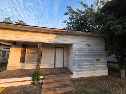 509 N Waggoner St, Electra, TX, 76360-2135 | Card Image