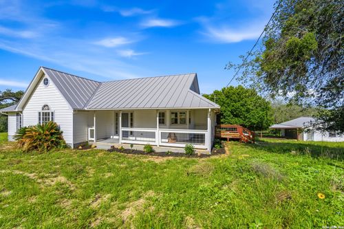 230 Broken Arrow, Floresville, TX, 78114-6012 | Card Image