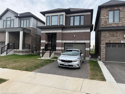19 Crossmore Cres, Cambridge, ON, N1S0C7 | Card Image