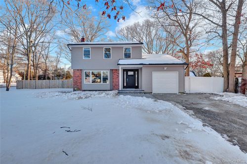 2 Cheshire Dr, Farmingville, NY, 11738-2231 | Card Image