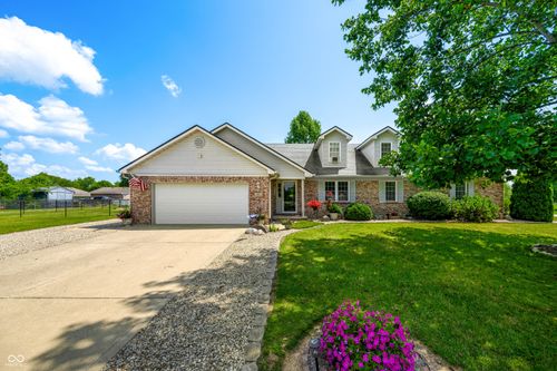 8245 Henderson Ridge Dr, Mooresville, IN, 46158-7204 | Card Image