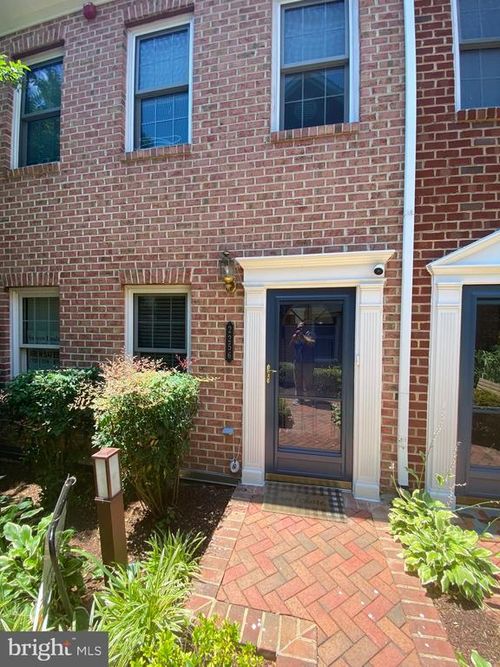 11-2256 S Garfield St, Arlington, VA, 22206-2535 | Card Image