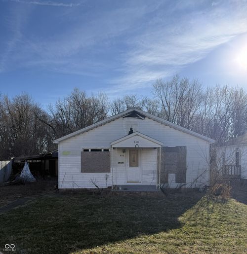 810 S Franklin St, Oakland City, IN, 47660-1630 | Card Image