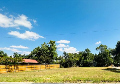 605 N Avenue C, Elgin, TX, 78621-2115 | Card Image
