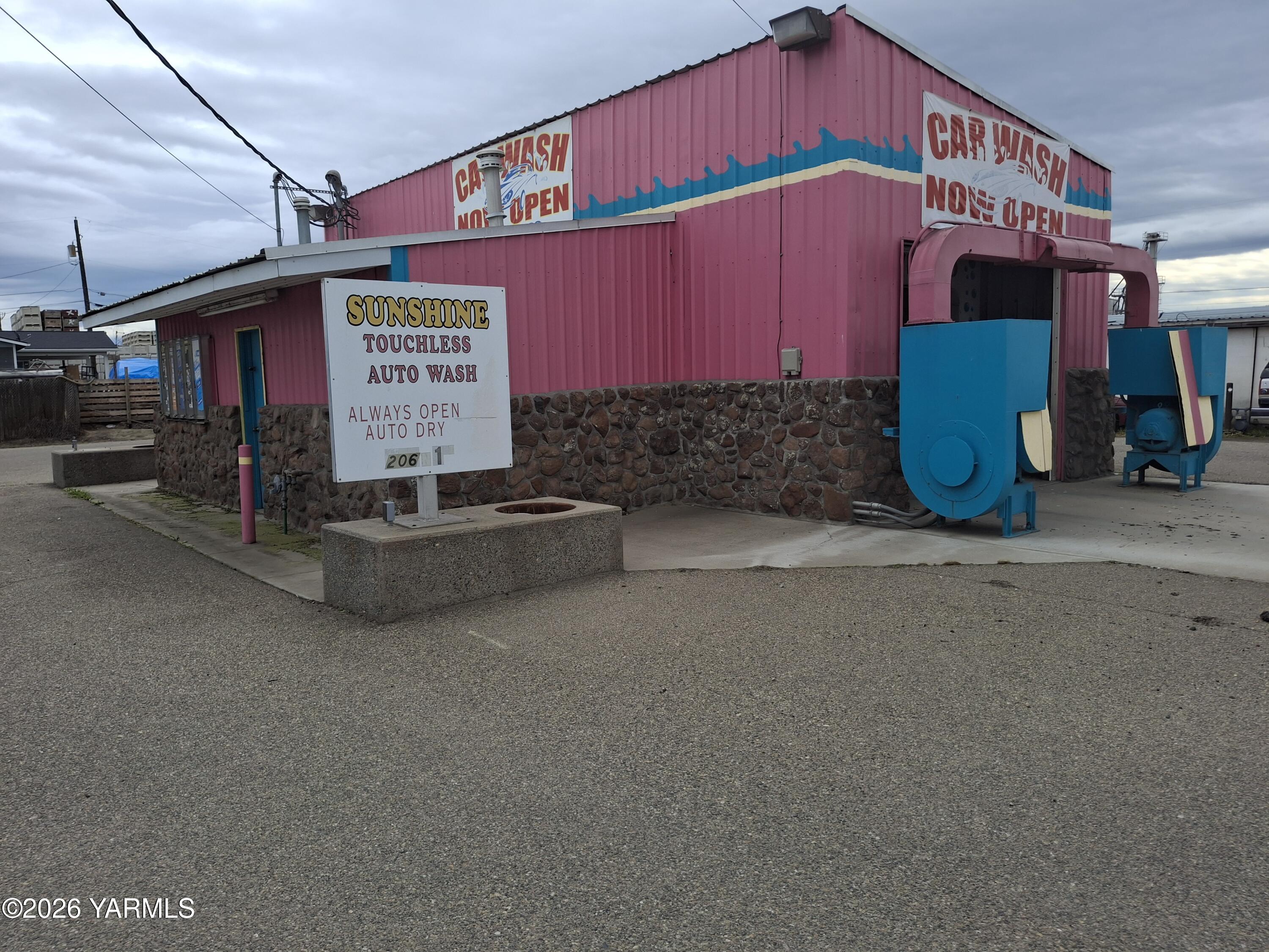 206 N 1St St, Sunnyside, WA 98944