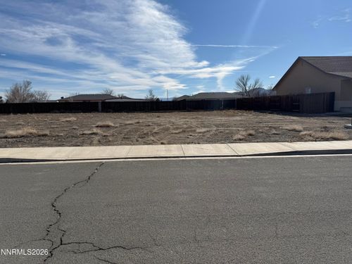 318 Copper Pointe Cir, Yerington, NV, 89447-2664 | Card Image