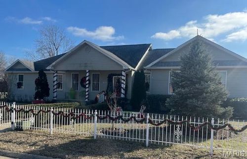 815 Gail St, Charleston, MO, 63834-1813 | Card Image