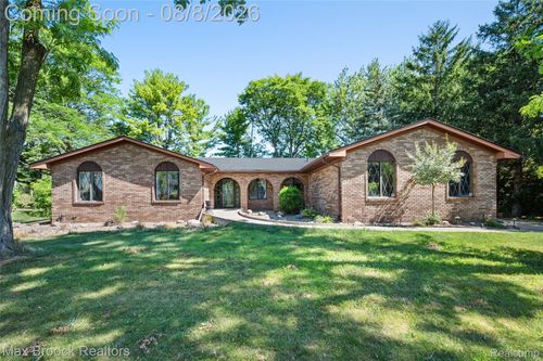 31034 Berryhill St, Farmington Hills, MI, 48331-1304 | Card Image