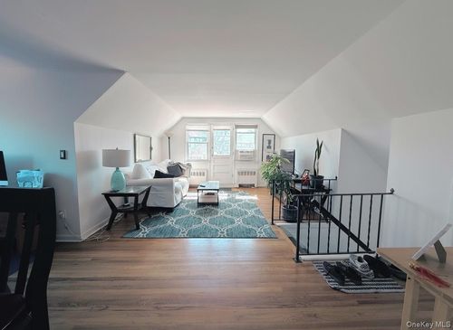 upper-525 E Olive St, Long Beach, NY, 11561-3723 | Card Image