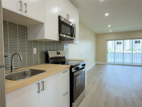 b304-2949 Point East Dr, Aventura, FL, 33160-2688 | Card Image
