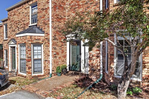 135 Matthew Ln, Nashville, TN, 37215-1546 | Card Image