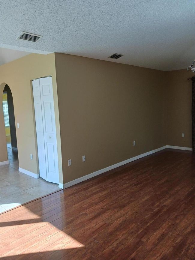 124 Sw Sea Lion Rd, House other with 3 bedrooms, 1 bathrooms and null parking in Port St. Lucie FL | Image 5