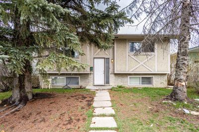 211 Marlyn Pl Ne, House detached with 3 bedrooms, 2 bathrooms and 2 parking in Calgary AB | Image 2