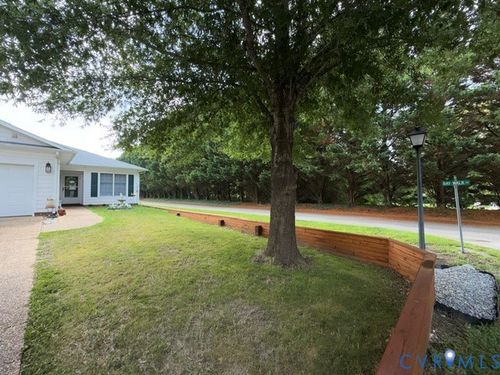 10 Bay Ct, Kilmarnock, VA, 22482-3827 | Card Image
