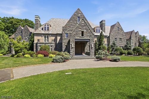 24 Douglass Ave, Bernardsville, NJ, 07924-1902 | Card Image