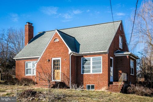420 Thompson St, DAYTON, VA, 22821-9704 | Card Image