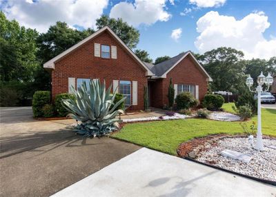 2810 Abby Court, House other with 3 bedrooms, 2 bathrooms and 2 parking in Mobile AL | Image 2