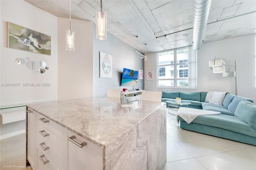 2311-2001 Biscayne Blvd, Miami, FL, 33137-5018 | Card Image