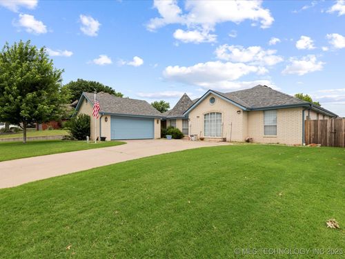 5633 Steeper Dr, Bartlesville, OK, 74006-9115 | Card Image