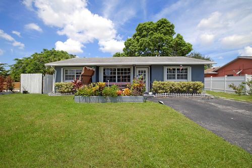 1951 Ne 1st Way, Boynton Beach, FL, 33435-2368 | Card Image