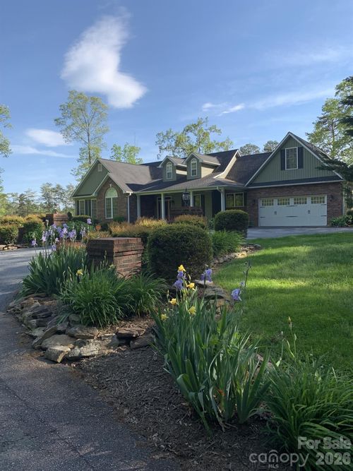 110 Mandy Ln, Tryon, NC, 28782-6713 | Card Image